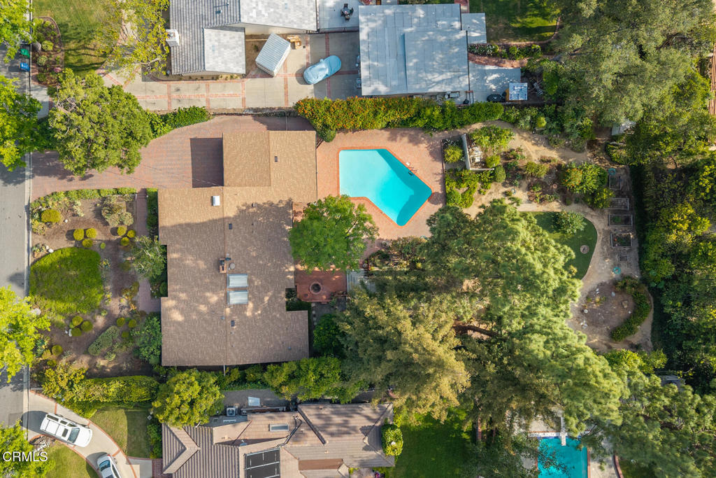 5029 Princess Anne Road La Canada Flintridge, CA 91011 - Photo 32 of 46 an aerial view of multiple houses with yard