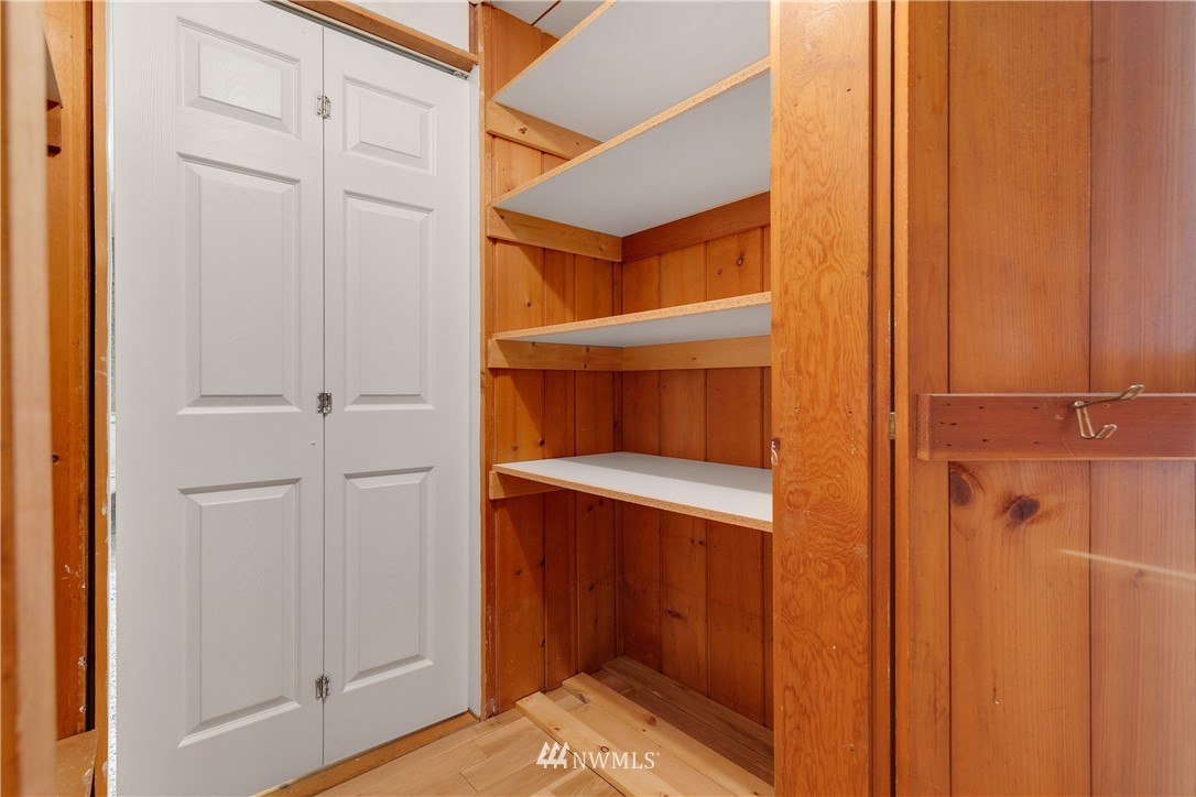 1433 South Hinds Street Seattle, WA 98144 - Photo 22 of 40 a view of walk in closet