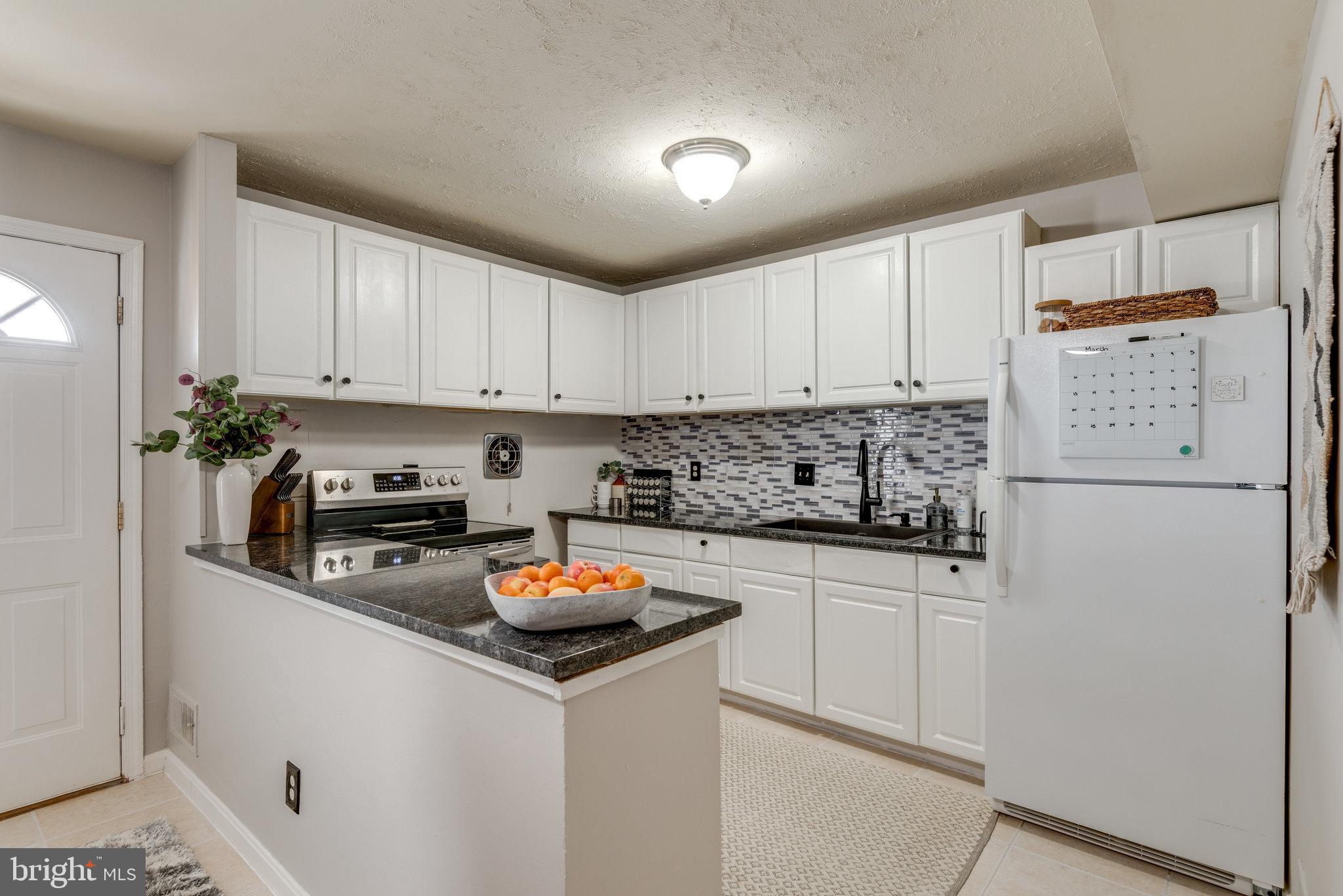 9203 Hood Road Manassas, VA 20110 - Photo 11 of 32 Kitchen