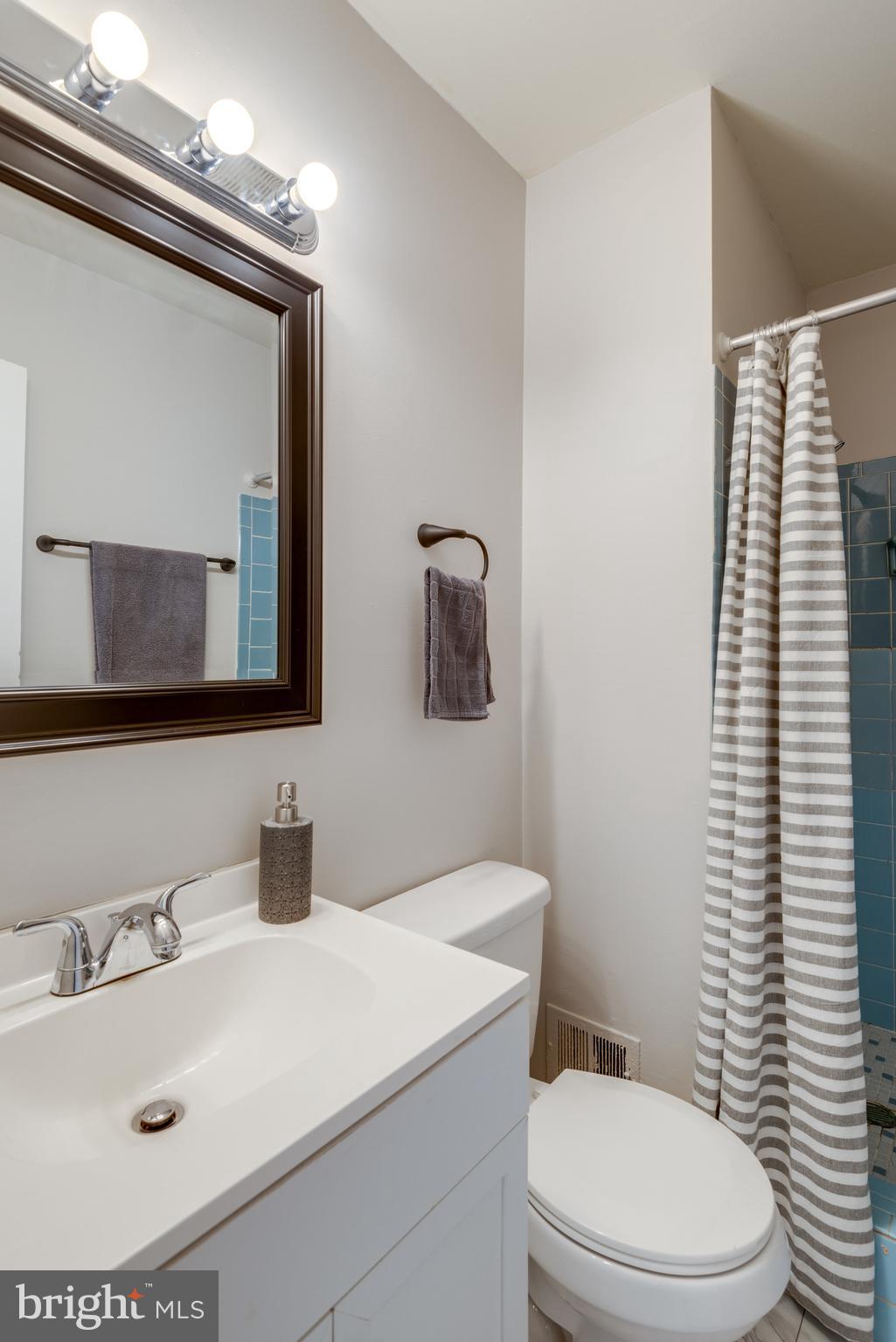 9203 Hood Road Manassas, VA 20110 - Photo 22 of 32 Primary Bathroom