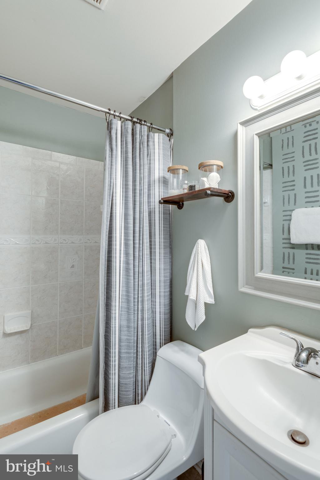 9203 Hood Road Manassas, VA 20110 - Photo 27 of 32 2nd Full Bath Upstairs