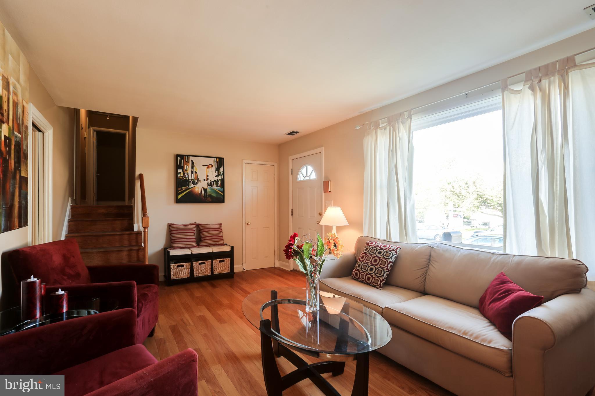 205 Garden Road Towson, MD 21286 - Photo 2 of 30 Living Room