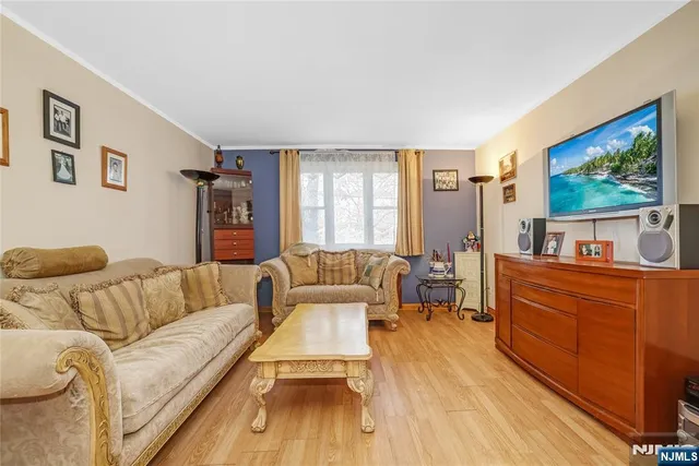 $641,000 | 242 Main Avenue, Wallington, NJ 07057