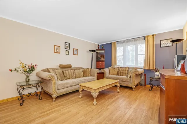 $641,000 | 242 Main Avenue, Wallington, NJ 07057