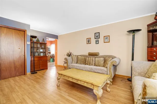 $641,000 | 242 Main Avenue, Wallington, NJ 07057