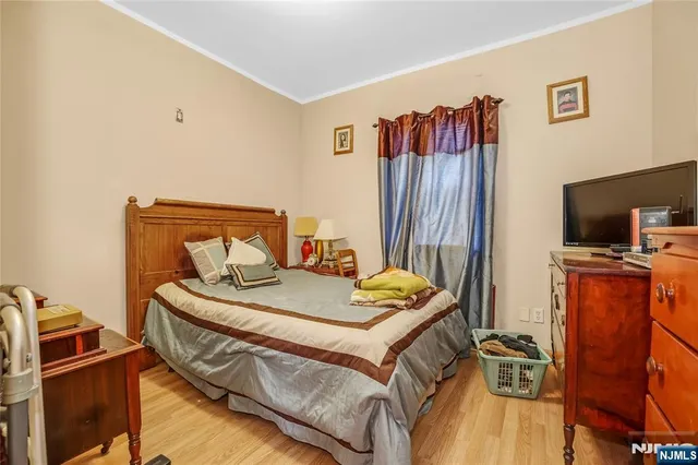 $641,000 | 242 Main Avenue, Wallington, NJ 07057