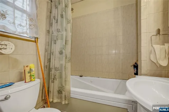 $641,000 | 242 Main Avenue, Wallington, NJ 07057