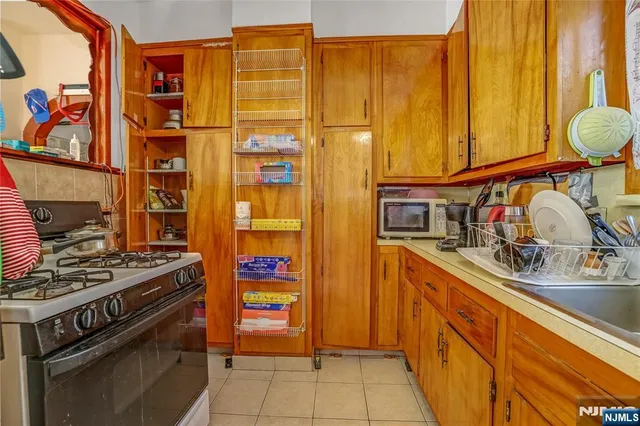 $641,000 | 242 Main Avenue, Wallington, NJ 07057