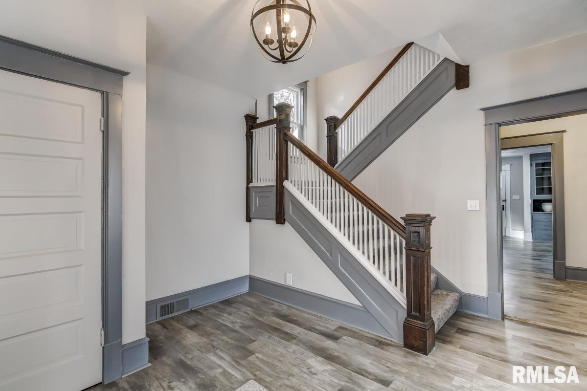 813 West Edwards Street Springfield, IL 62704 - Photo 4 of 40
