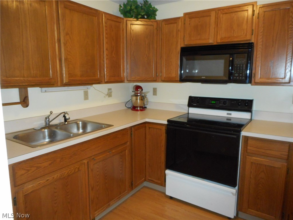 9036 West Ridge Road Elyria, OH 44035 - Photo 15 of 25 In-Law Suite Kitchen
