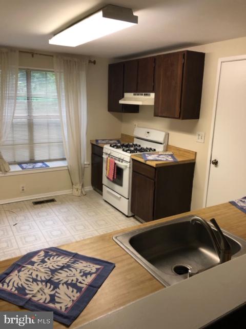14633 Sandy Ridge Road Silver Spring, MD 20905 - Photo 3 of 14 Gallery Image 3