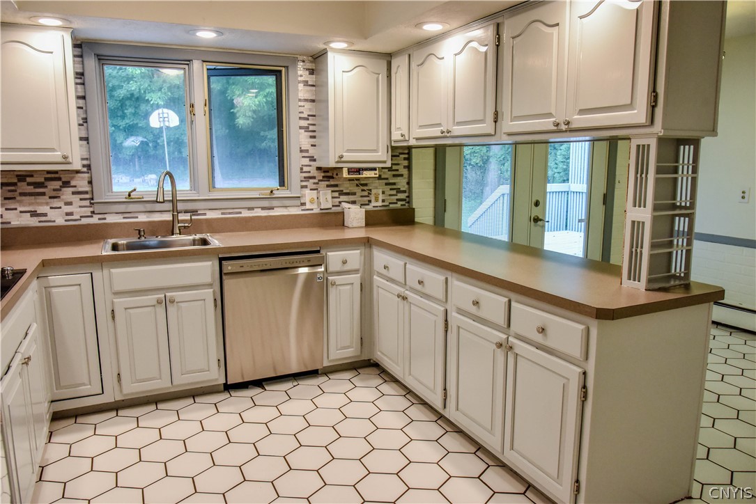 26 Gilbert Road Whitesboro, NY 13492 - Photo 5 of 50
