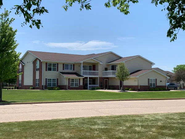 $190,000 | 25111 87th Street, Unit 93, Salem Lakes, WI 53168
