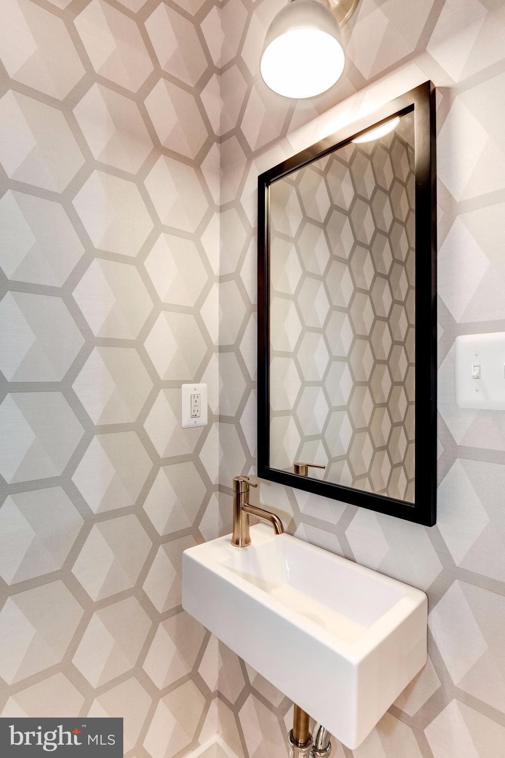 1116 Constitution Avenue Northeast Washington, DC 20002 - Photo 8 of 30 Bath