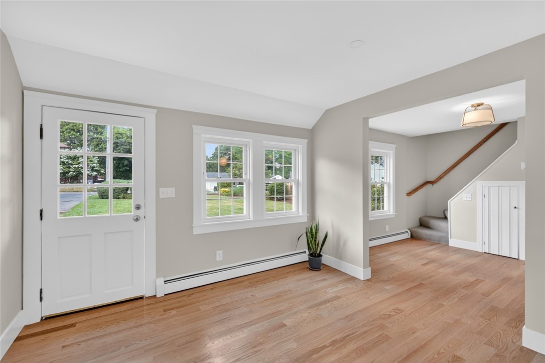 52 Pleasant View Road Warwick, RI 02888 - Photo 5 of 47