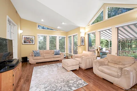 $1,299,000 | 121 Washburn Road, Briarcliff Manor, NY 10510