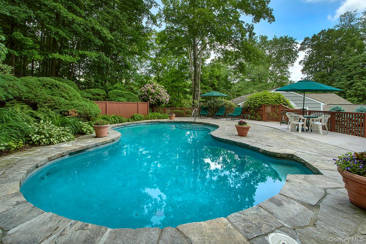 121 Washburn Road Briarcliff Manor, NY 10510 - Photo 3 of 41