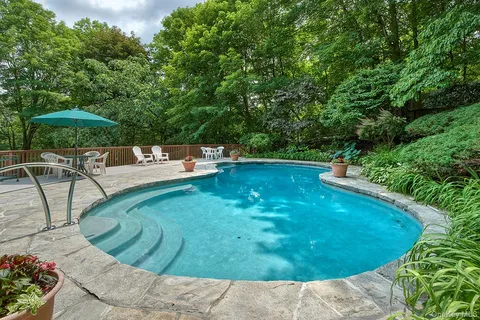 $1,299,000 | 121 Washburn Road, Briarcliff Manor, NY 10510