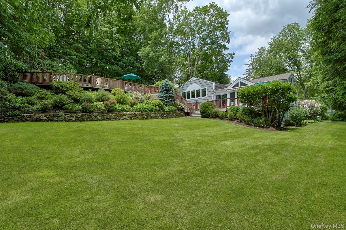 121 Washburn Road Briarcliff Manor, NY 10510 - Photo 4 of 41