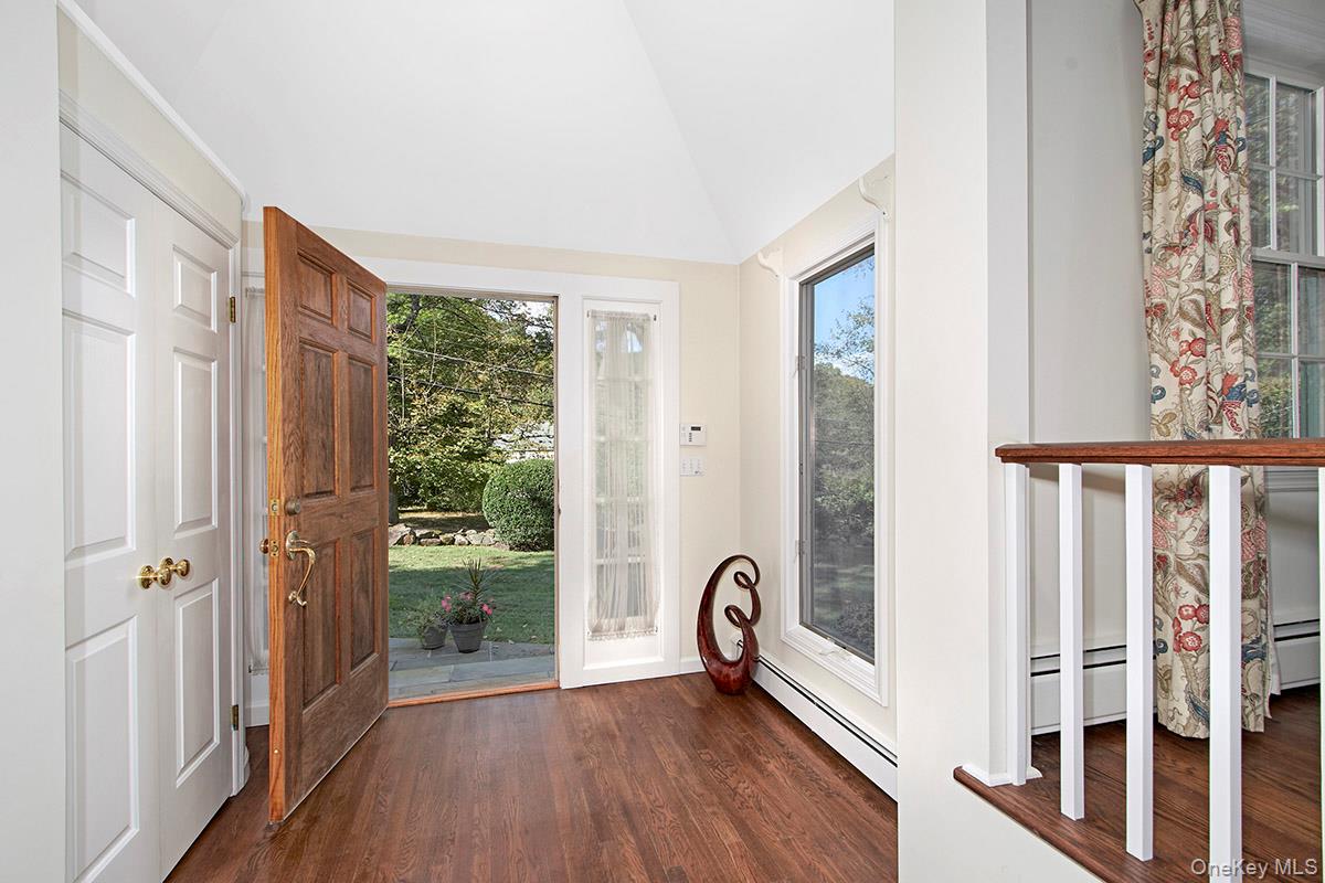 121 Washburn Road Briarcliff Manor, NY 10510 - Photo 5 of 41