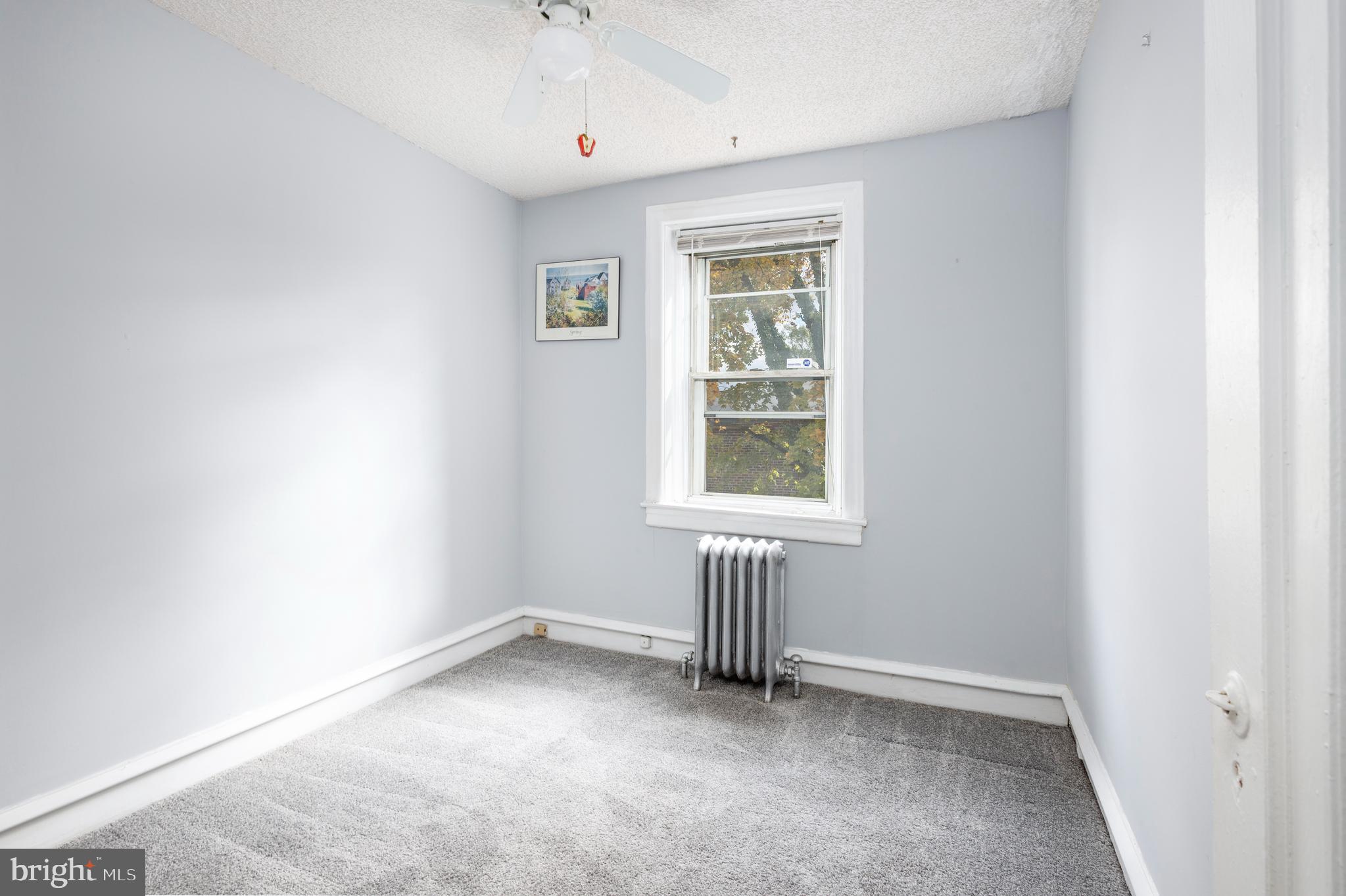 442 Wellesley Road Philadelphia, PA 19119 - Photo 16 of 18 an empty room with a window