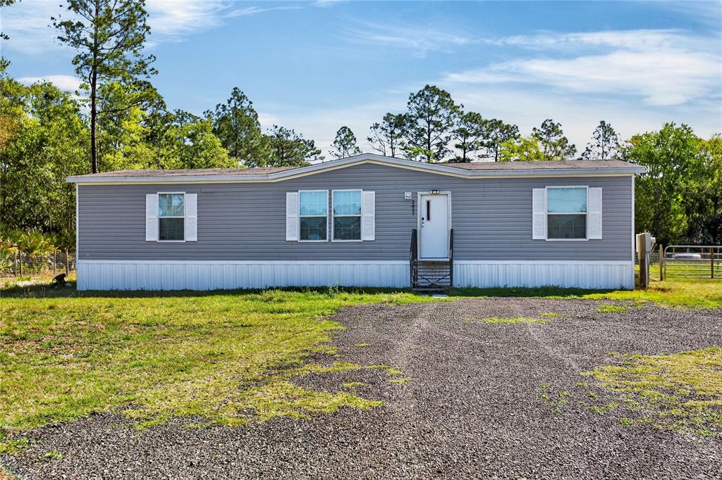 2857 Hickory Street Bunnell, FL 32110 - Photo 22 of 22 a backyard of a house with lots of green space