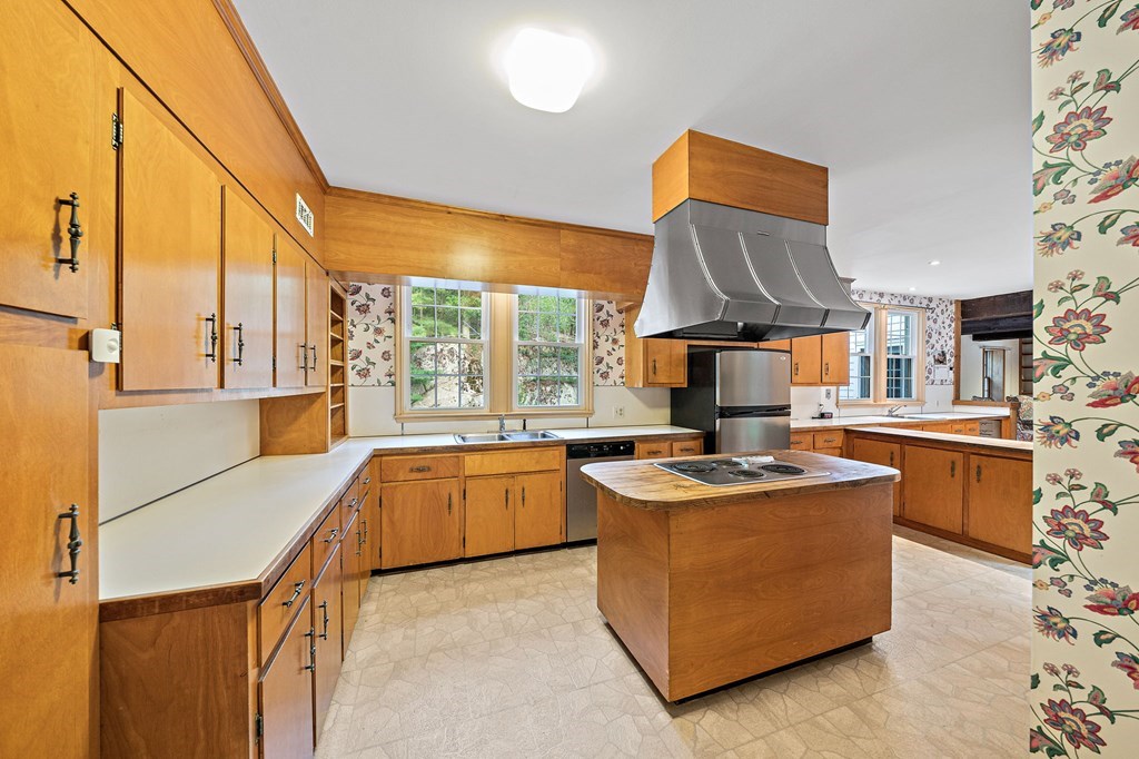 3 Gardner Road Scituate, MA 02066 - Photo 9 of 39 Gallery Image 9