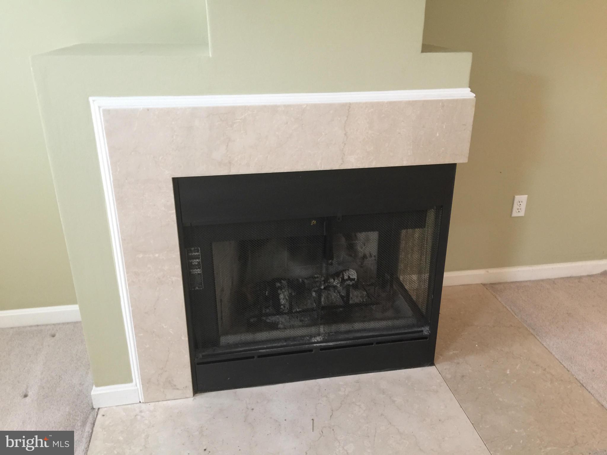 72 Victoria Square Frederick, MD 21702 - Photo 8 of 24 Living Room