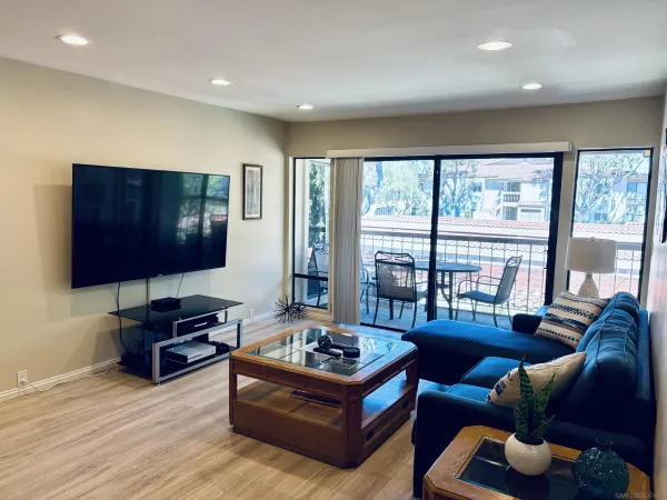 $3,350 | 12575 Oaks N Drive, Unit 219, San Diego, CA 92128