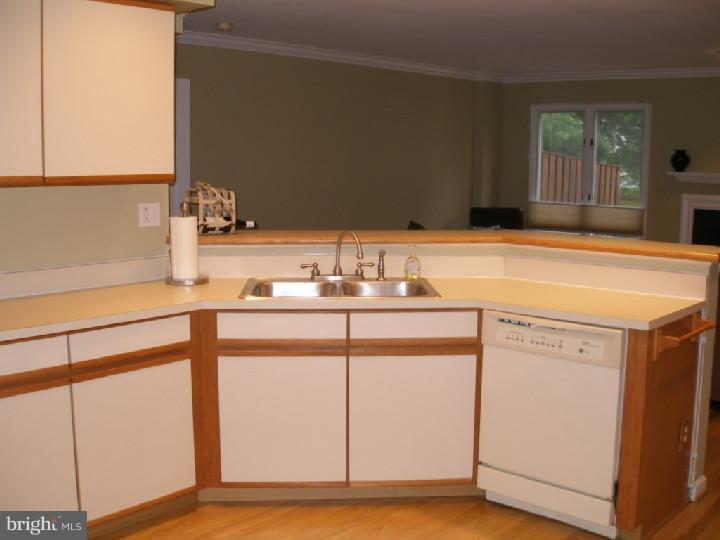 276 Fox Run Exton, PA 19341 - Photo 8 of 25 Kitchen