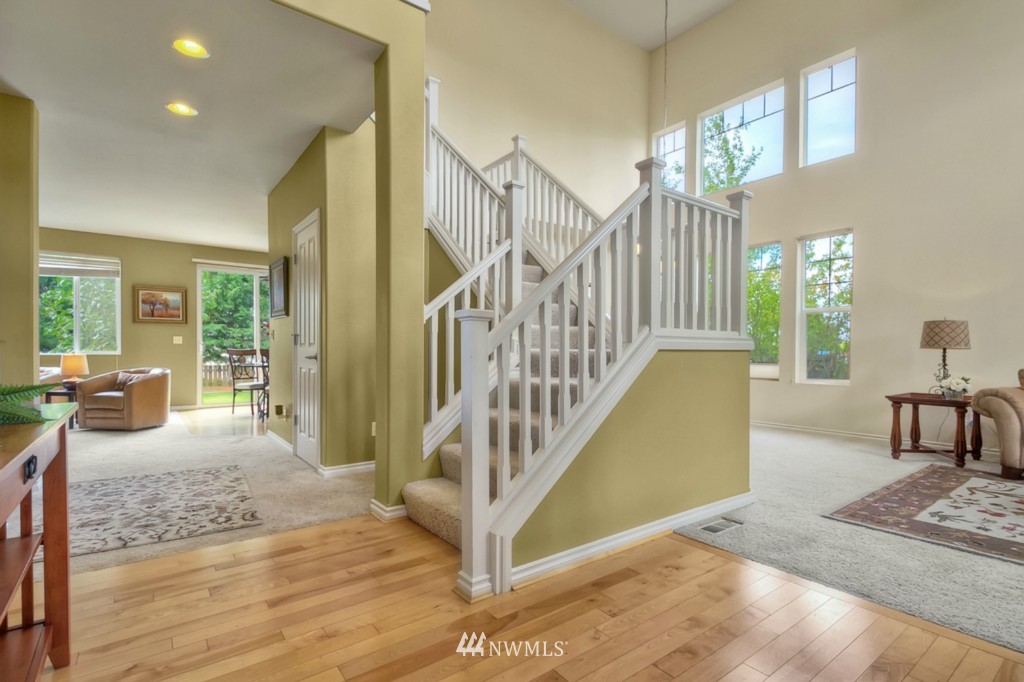 27627 Maple Ridge Way Southeast Maple Valley, WA 98038 - Photo 2 of 23