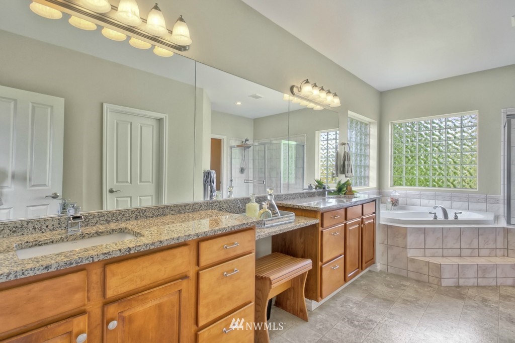 27627 Maple Ridge Way Southeast Maple Valley, WA 98038 - Photo 17 of 23