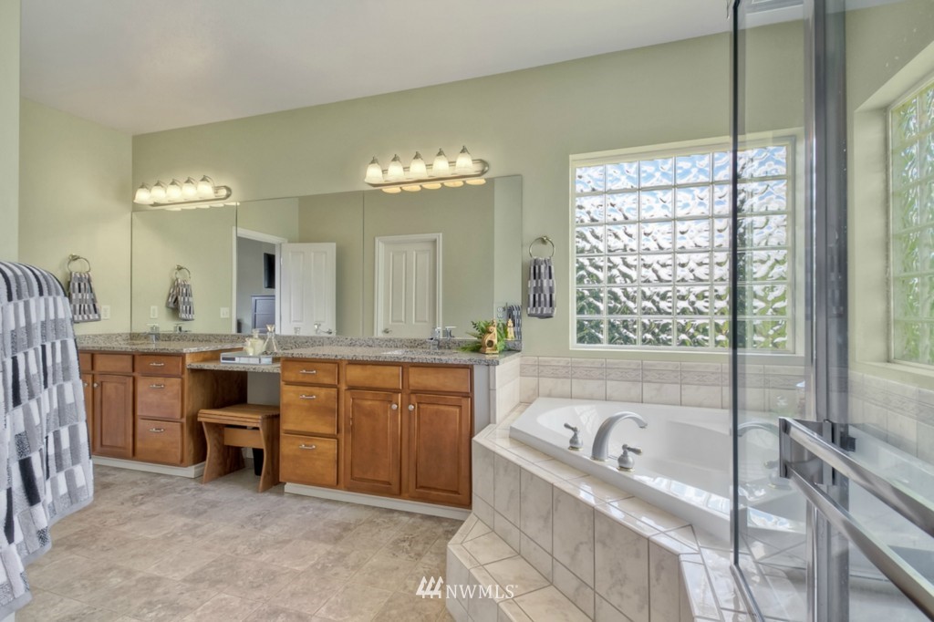27627 Maple Ridge Way Southeast Maple Valley, WA 98038 - Photo 18 of 23
