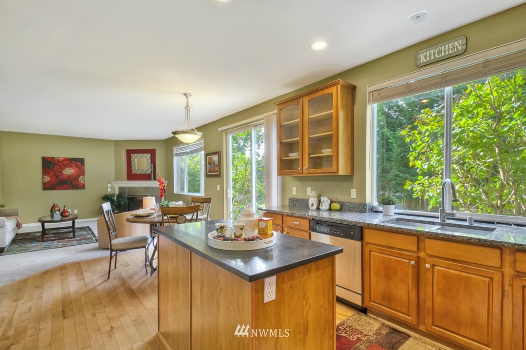 27627 Maple Ridge Way Southeast Maple Valley, WA 98038 - Photo 9 of 23