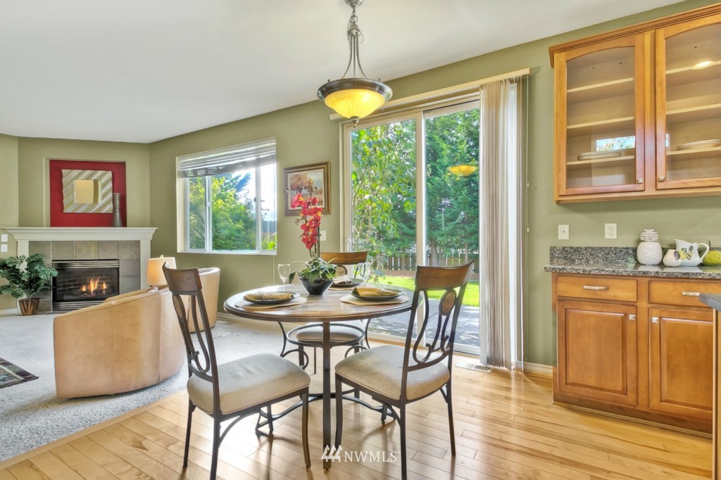 27627 Maple Ridge Way Southeast Maple Valley, WA 98038 - Photo 10 of 23