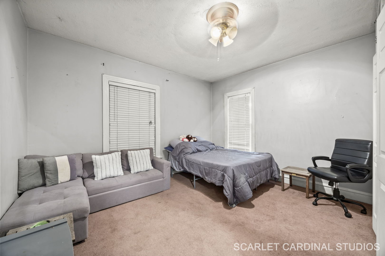 250 North Raynor Avenue Joliet, IL 60435 - Photo 11 of 17 a living room with furniture