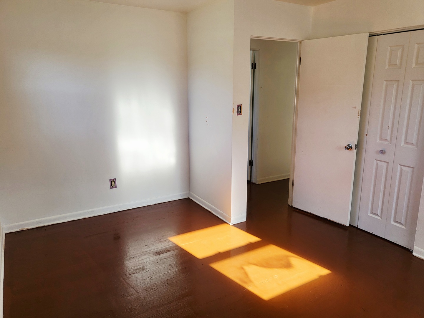 712 May Street Calumet City, IL 60409 - Photo 15 of 28 an empty room with wooden floor