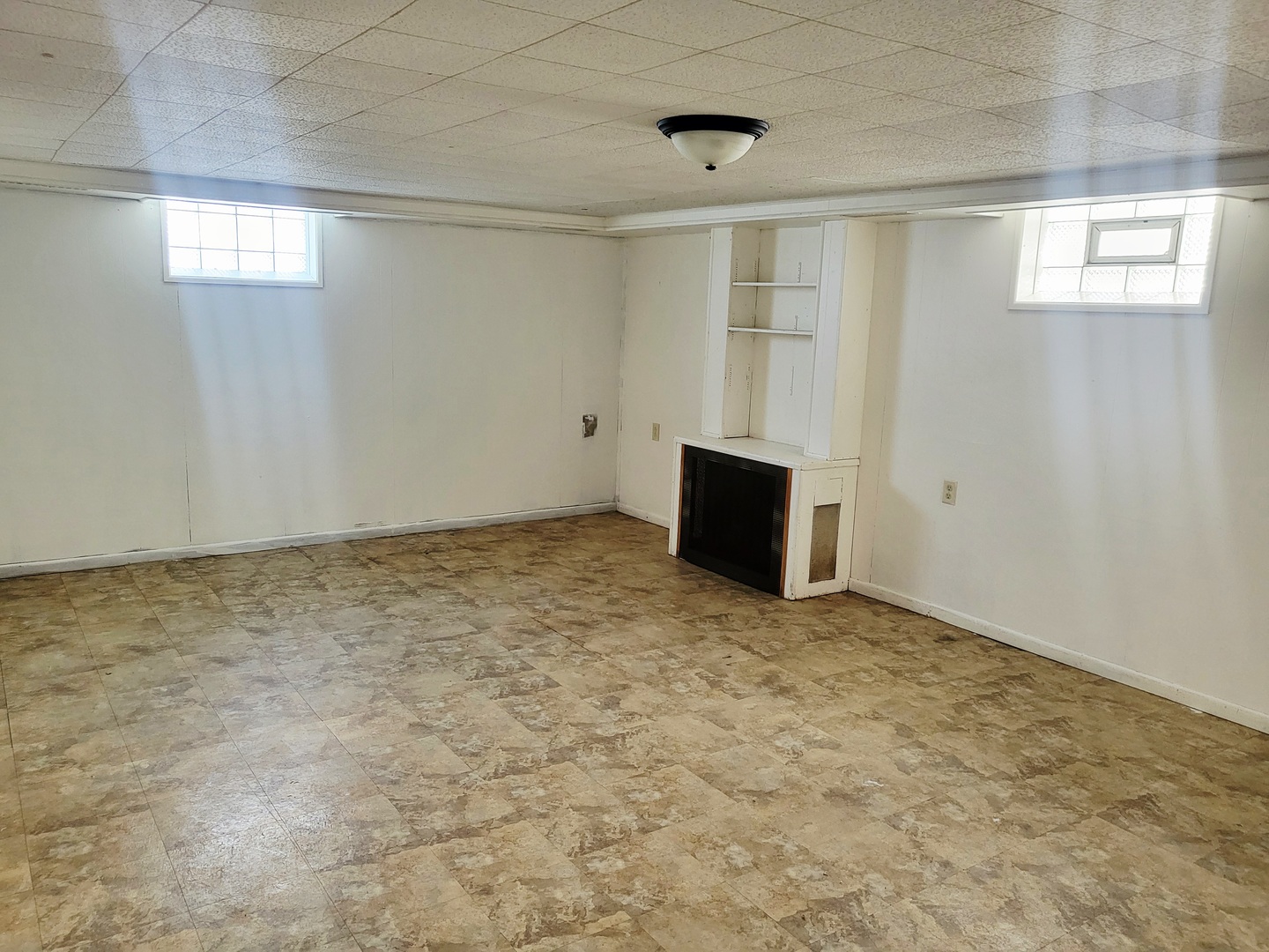 712 May Street Calumet City, IL 60409 - Photo 18 of 28 a view of an empty room