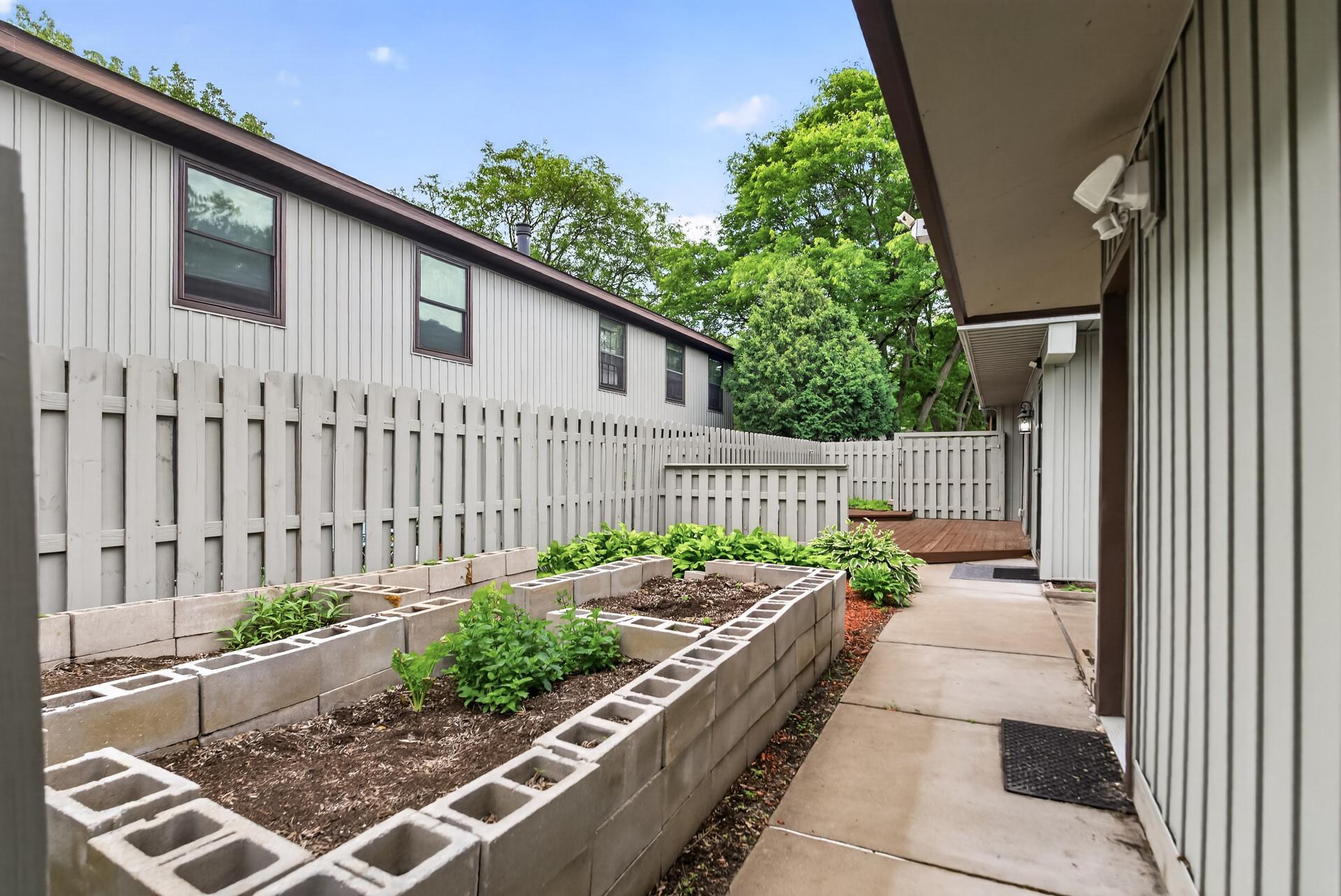 2502 Unity Avenue North Minneapolis, MN 55422 - Photo 2 of 34