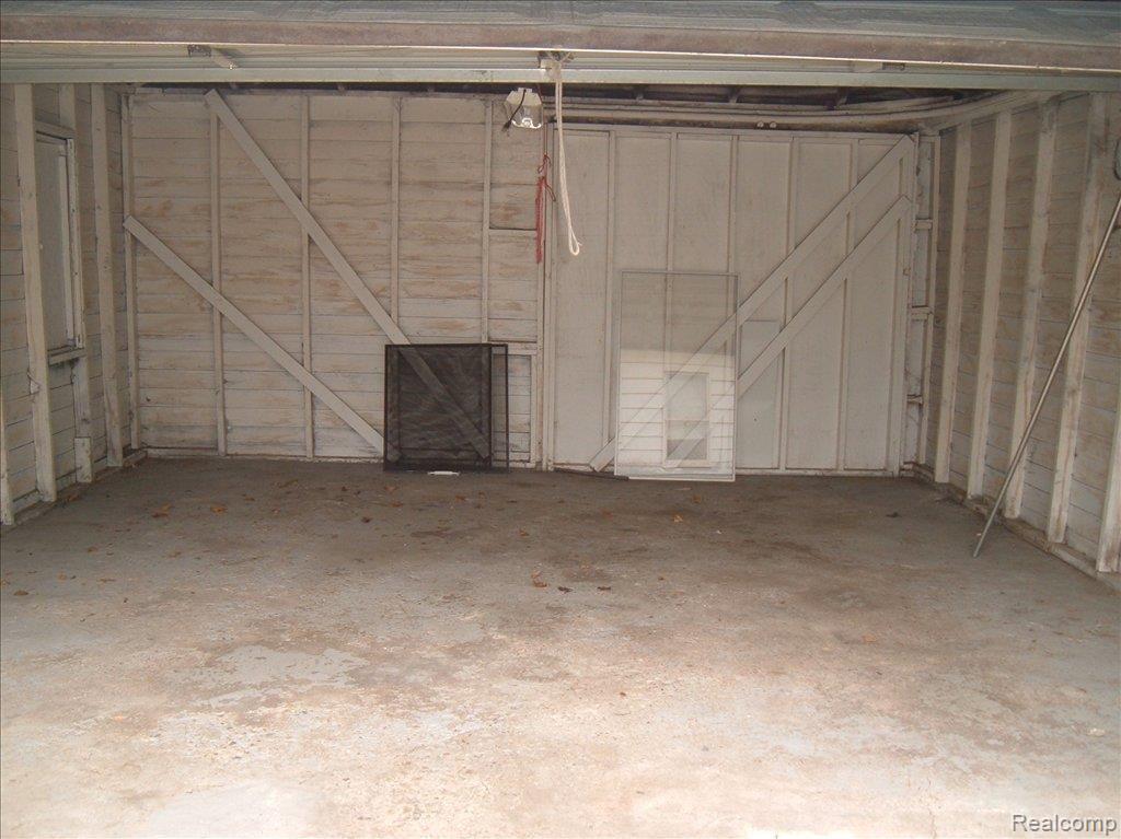 18600 Ruth Street Melvindale, MI 48122 - Photo 20 of 24 int gar