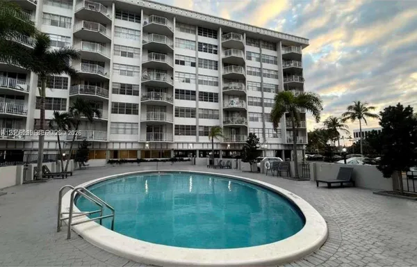 $1,650 | 16740 Northeast 9th Avenue, Unit 807, North Miami Beach, FL 33162