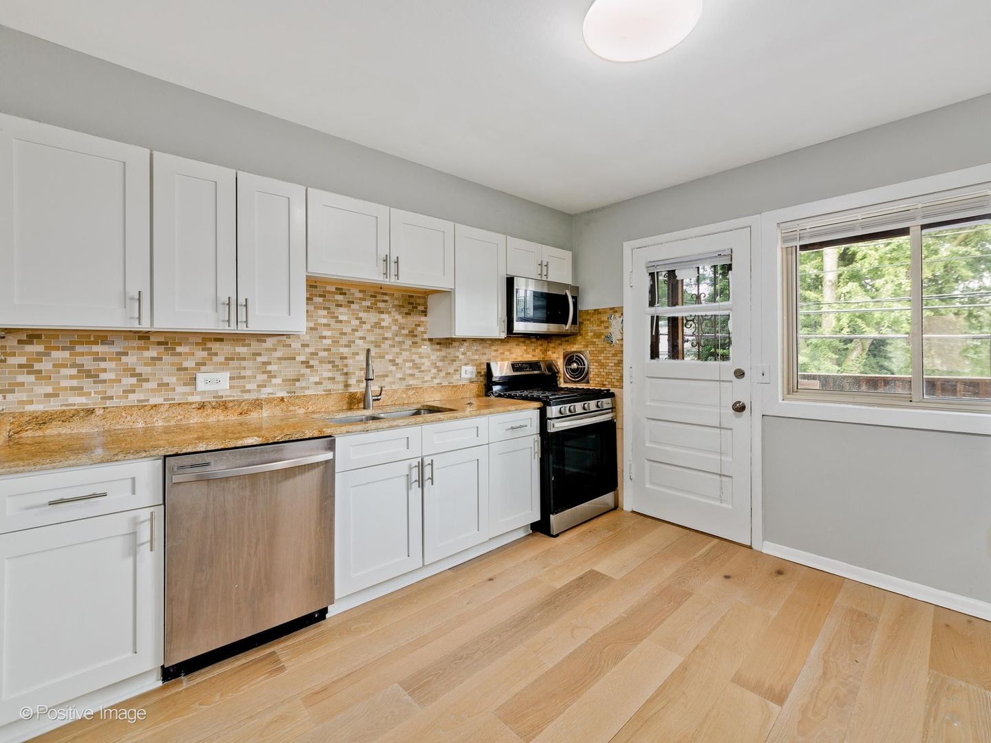 7021 North Ridge Boulevard, Unit 1E Chicago, IL 60645 - Photo 5 of 14 Gallery Image 5