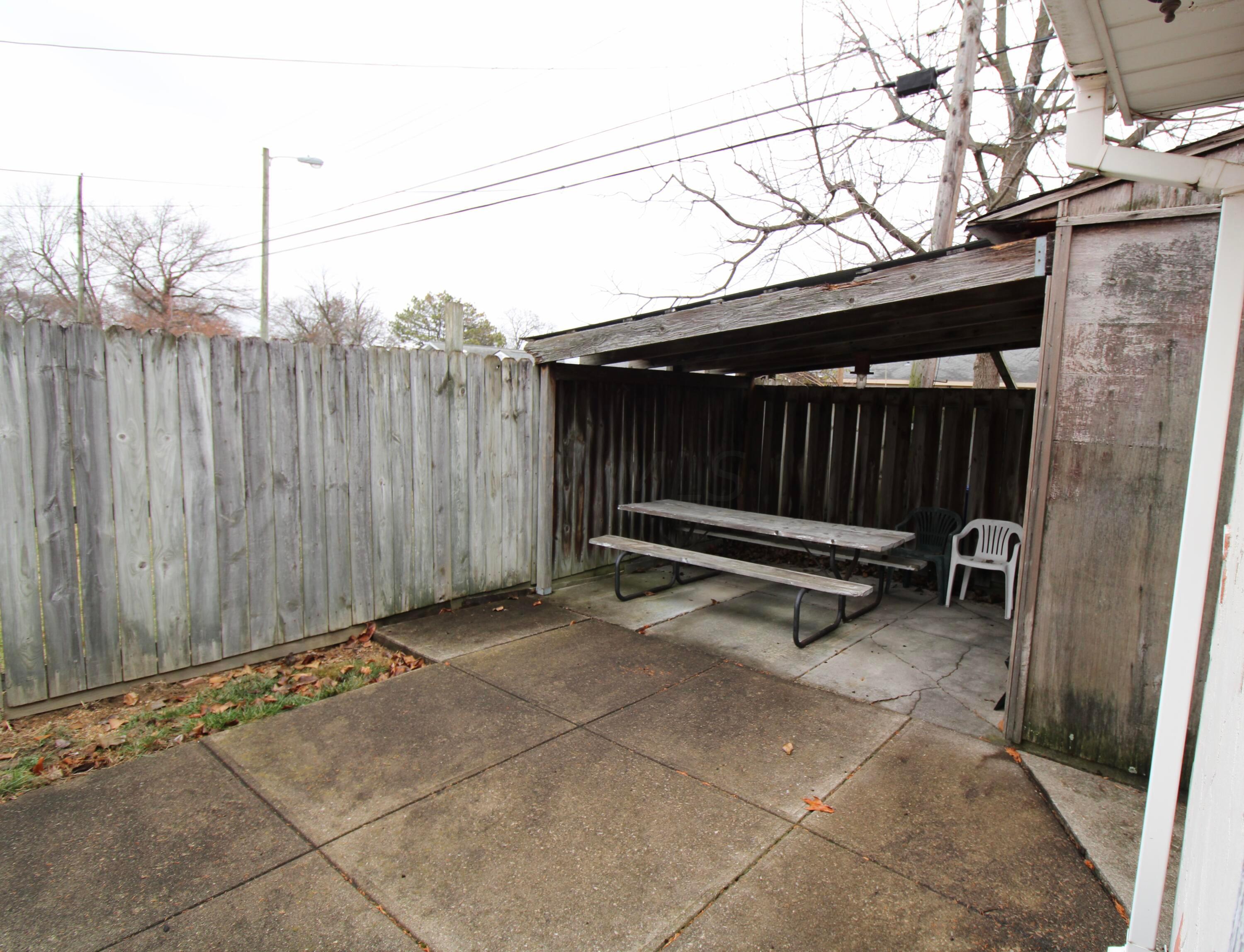 3464-3466 Eakin Road Columbus, OH 43204 - Photo 38 of 51 Back patio main unit