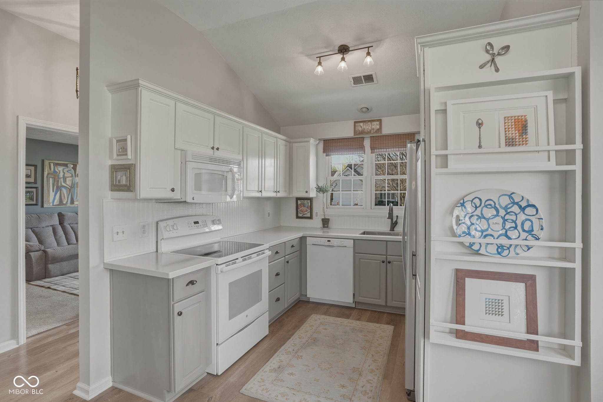 18002 Sun Ridge Circle Noblesville, IN 46062 - Photo 2 of 35