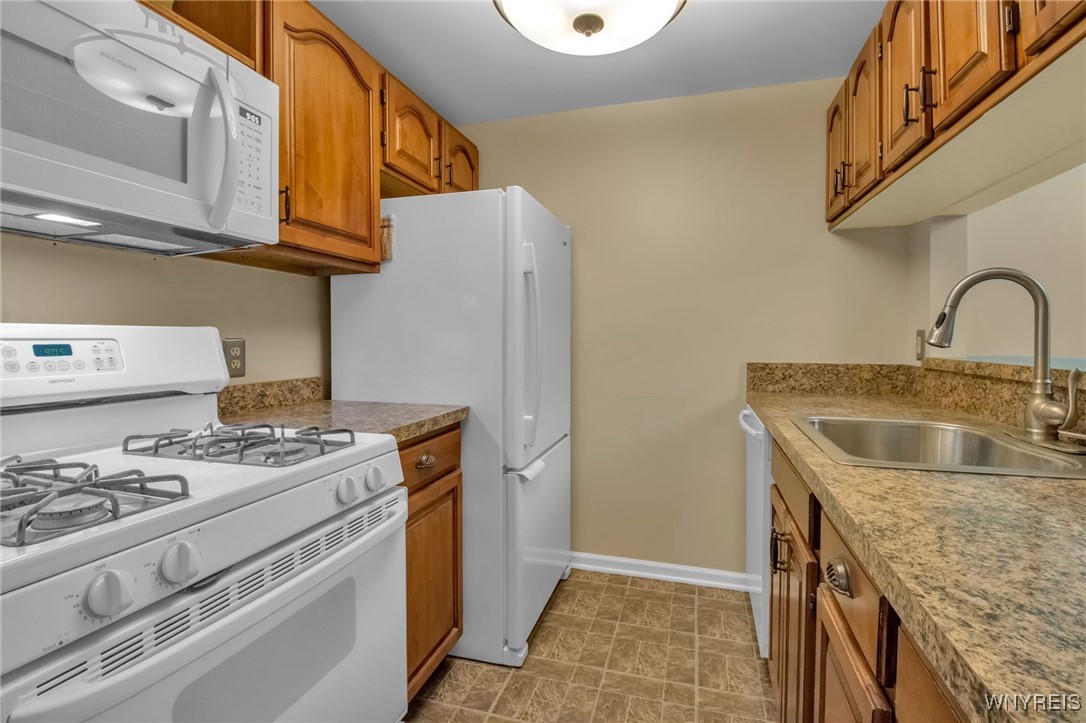 270 Buffalo Road, Unit 43 East Aurora, NY 14052 - Photo 3 of 35