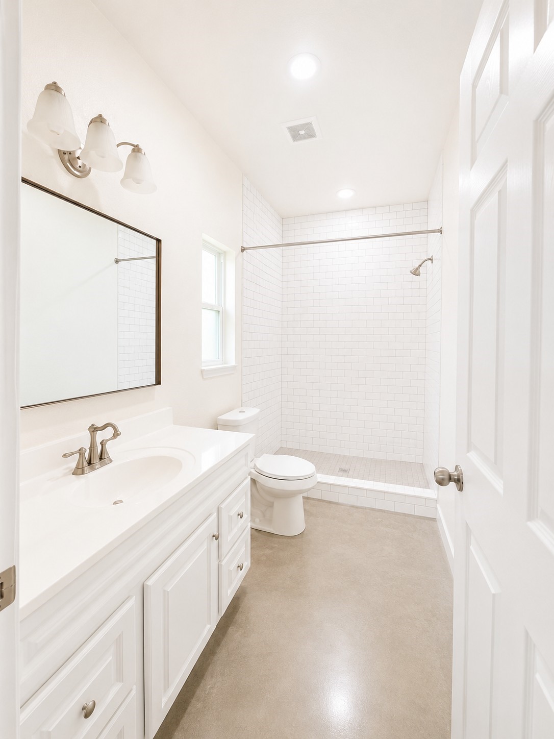1020 10th Street Hempstead, TX 77445 - Photo 7 of 16 Bathroom