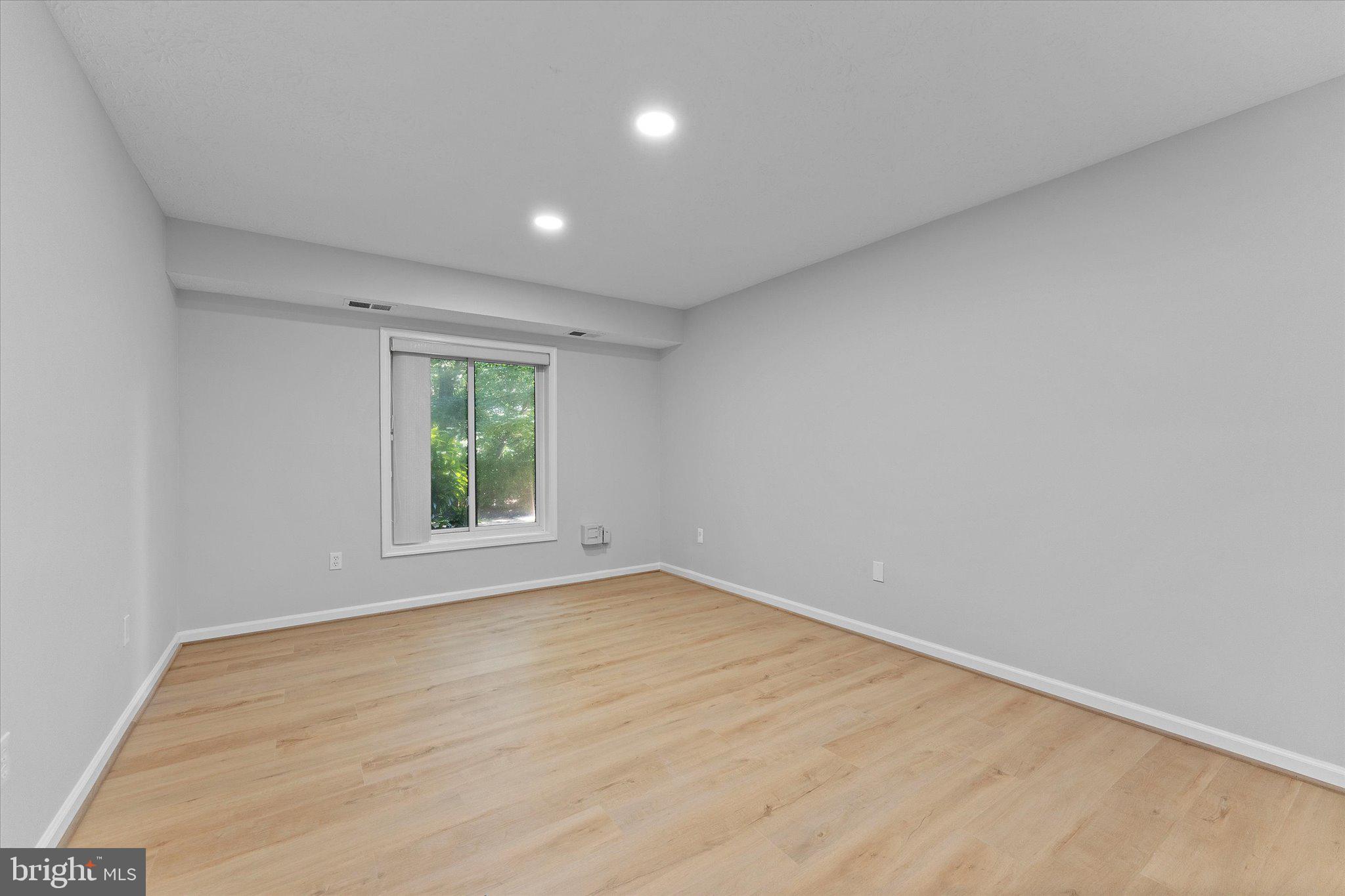 2245 Hunter's Run Drive Reston, VA 20191 - Photo 22 of 47 Primary Bedroom