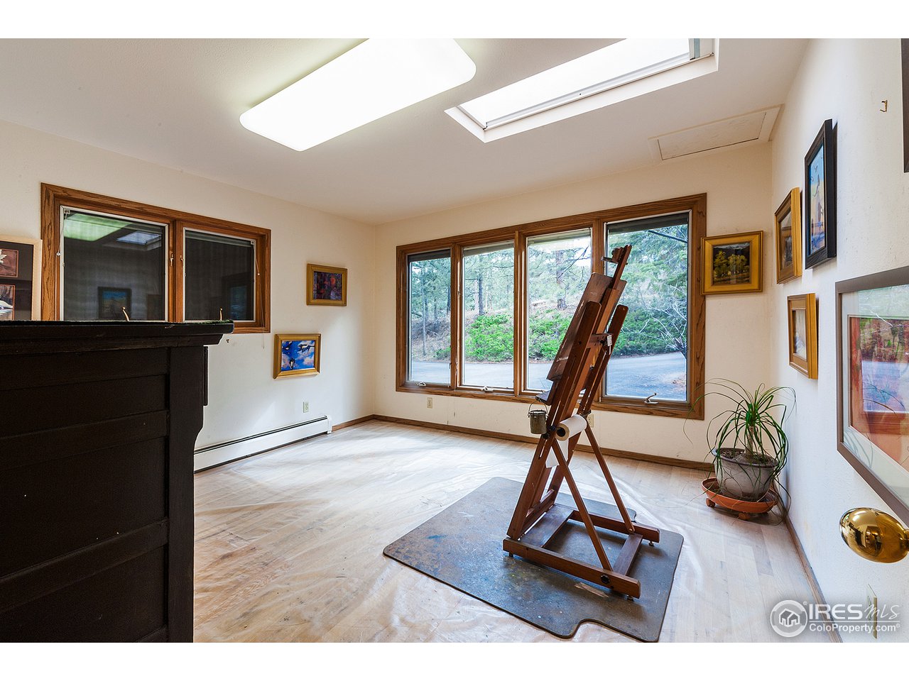 229 Kelly Road East Boulder, CO 80302 - Photo 16 of 25 a living room with patio furniture and a wooden floor