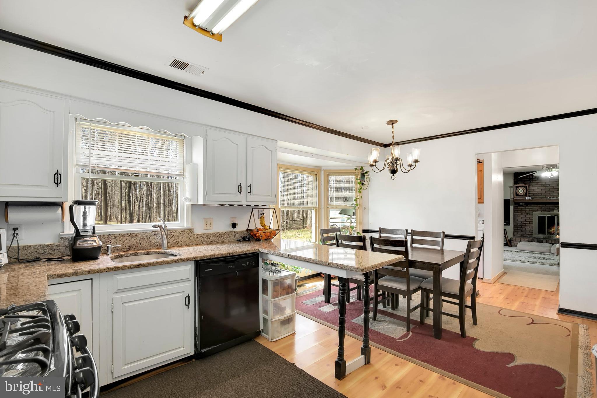 4904 Pheasant Ridge Road Fairfax, VA 22030 - Photo 11 of 39 Gallery Image 11