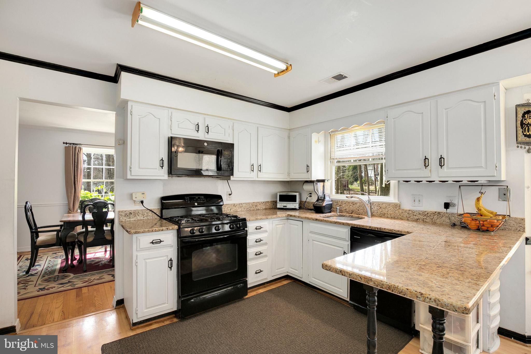 4904 Pheasant Ridge Road Fairfax, VA 22030 - Photo 12 of 39 Gallery Image 12